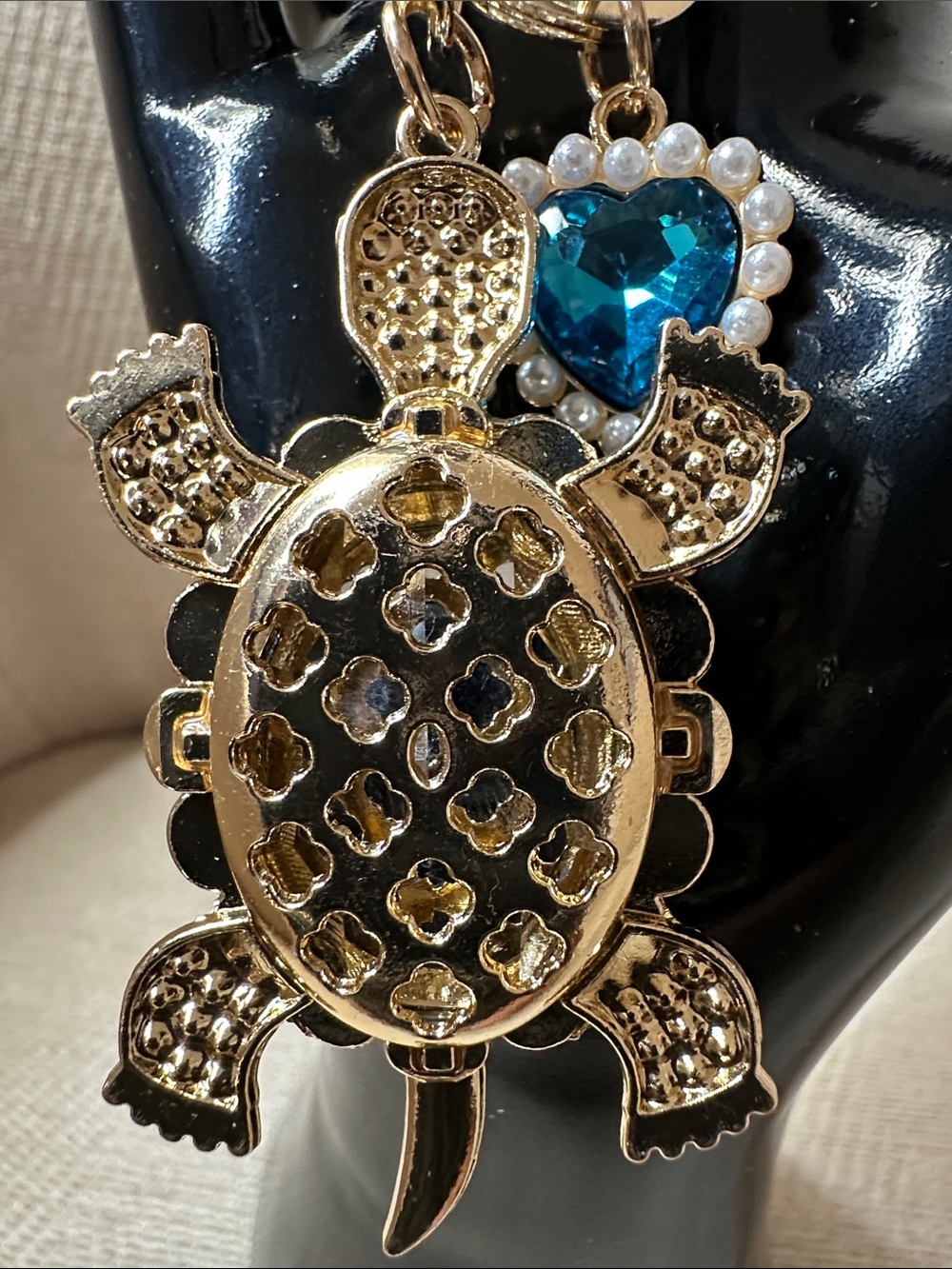 Sparkling Blue Turtle Keychain with Heart Charm - Picture 5 of 5